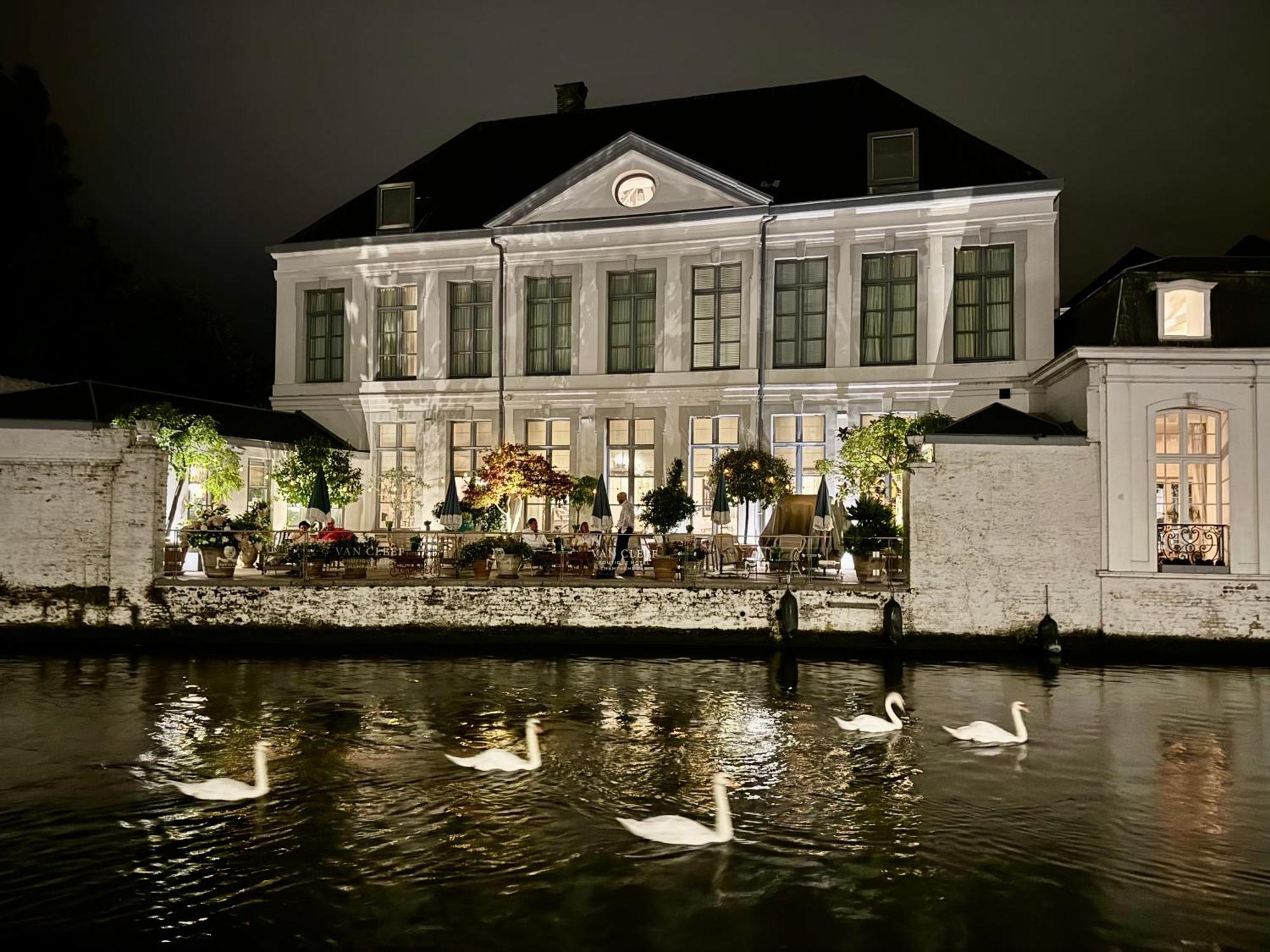 ブルージュ Sleeping Swan Bed & Breakfast エクステリア 写真